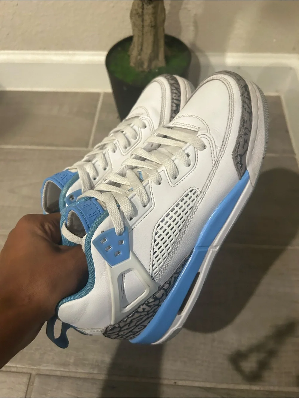 Jordan Men's White and Light Blue Retro Sneakers